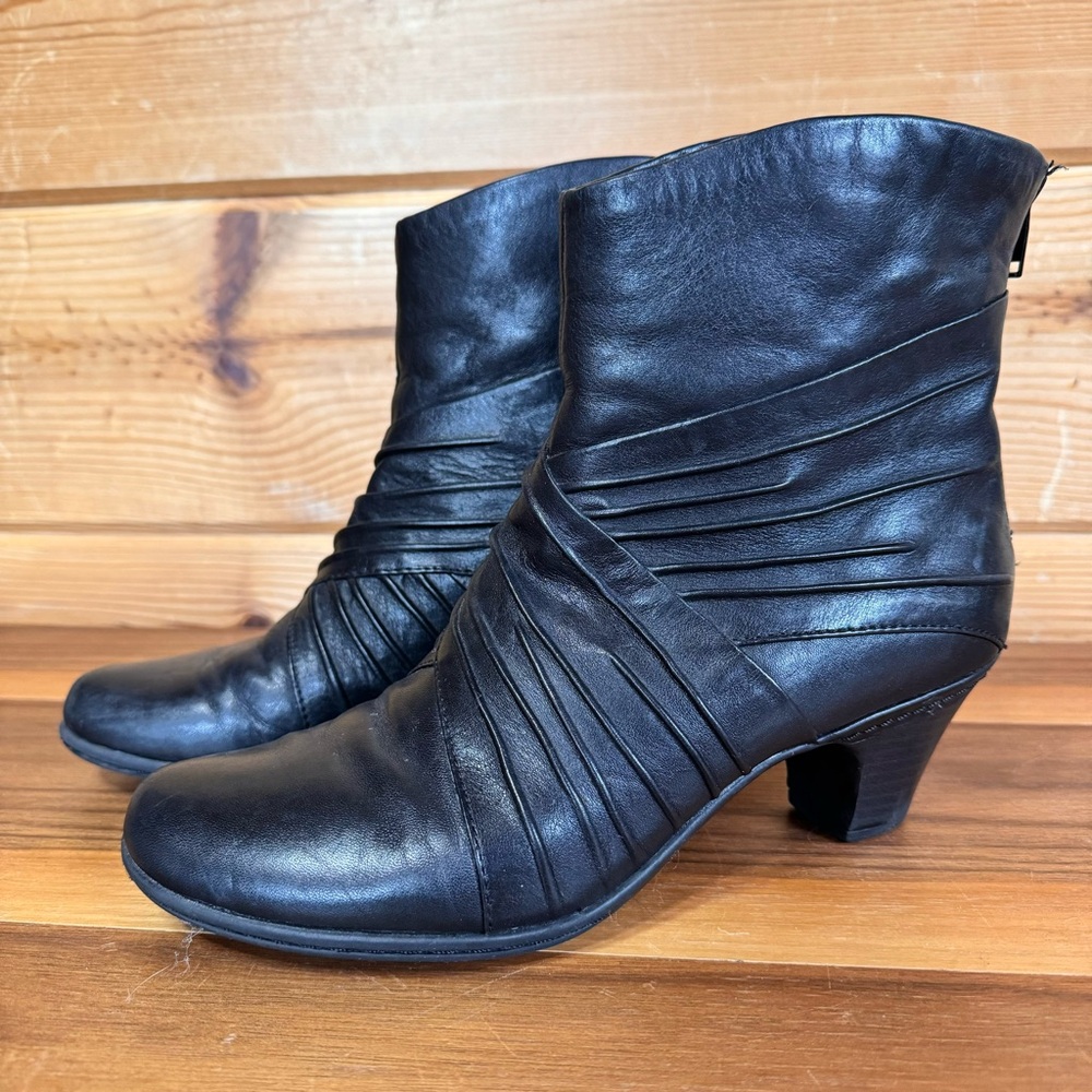 Cobb Hill by New Balance Shannon Black Leather Rouched Ankle Boots Womanโs 9
